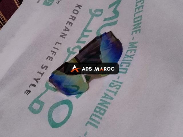 Vends lunettes de soleil colorées en très bon état