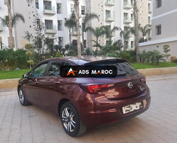 Opel Astra Automatique à Casa